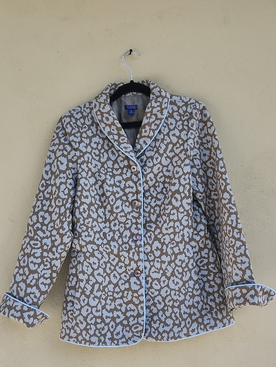 J. McLaughlin Jackets & Blazers - J. McLaughlin Tan and Green Leopard-Print Piped Blazer